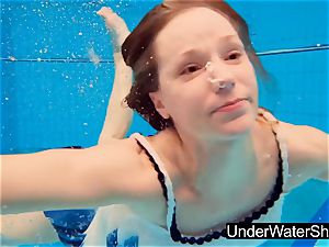 luxurious and super-hot teenage Avenna in the pool