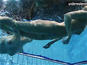 2 splendid amateurs showcasing their bodies off under water
